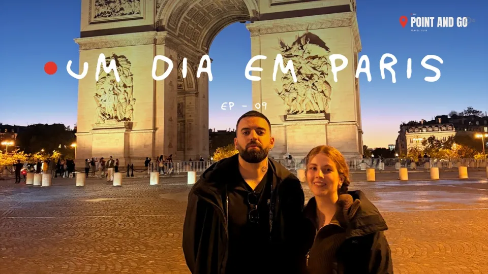 Miniatura do episódio Um dia em Paris: o casal no Arco do Triunfo à noite